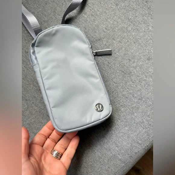 Lululemon 2 compartment shoulder bag - Picture 4 of 9